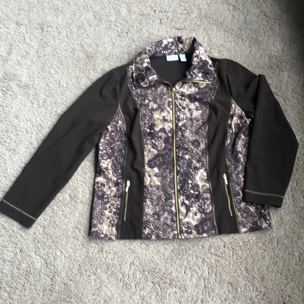 Chicos Zynergy light weight brown tone jacket.